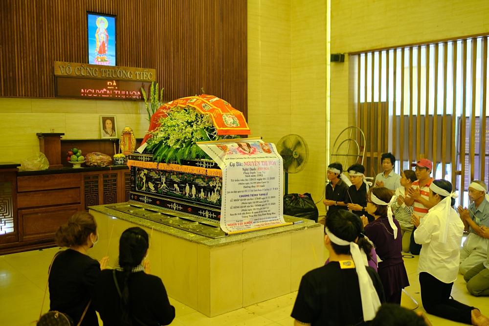 Gia đình tiễn nghệ sĩ Ánh Hoa về đất-6