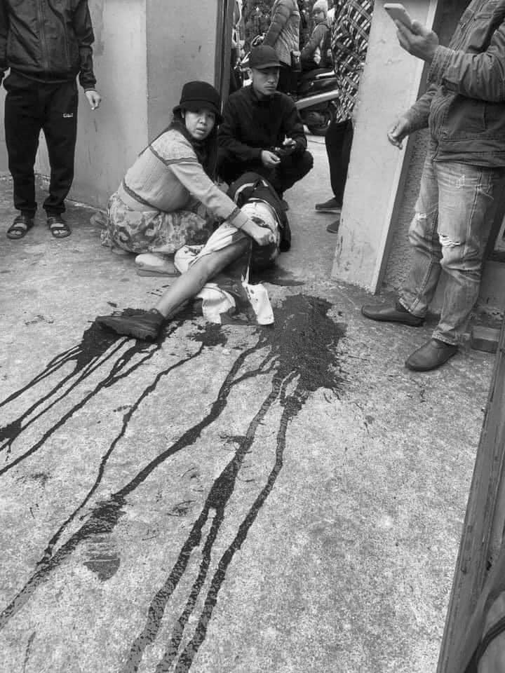 Chen nhau qua cổng trường, 2 phụ huynh ở Quảng Ninh cãi nhau, 1 người bị đâm trọng thương-1