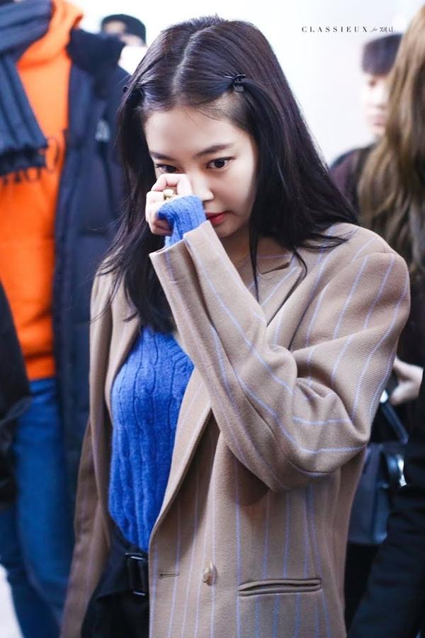 Những sao quả tạ đau thương BLACKPINK từng phải đưa mặt hứng-4