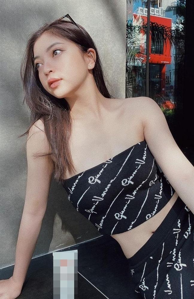 Nhật Lê có cả bộ sưu tập áo quây hot hòn họt hơn cả Huỳnh Anh-4