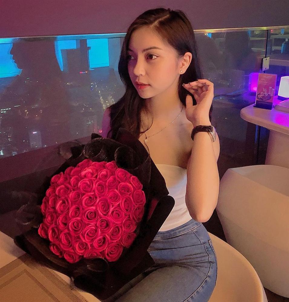 Nhật Lê có cả bộ sưu tập áo quây hot hòn họt hơn cả Huỳnh Anh-3