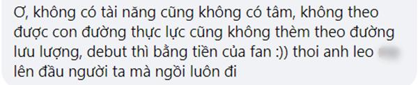 ‘Tiễn’ hoa fan tặng vào thùng rác lộ liễu nam idol Trung nhận làn sóng phẫn nộ-6