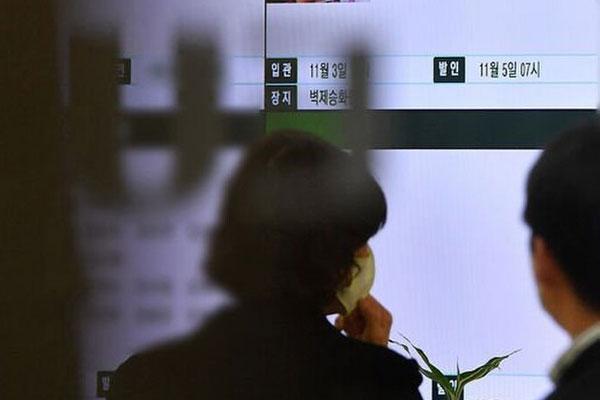 Nghệ sĩ Hàn tới viếng Park Ji Sun-1