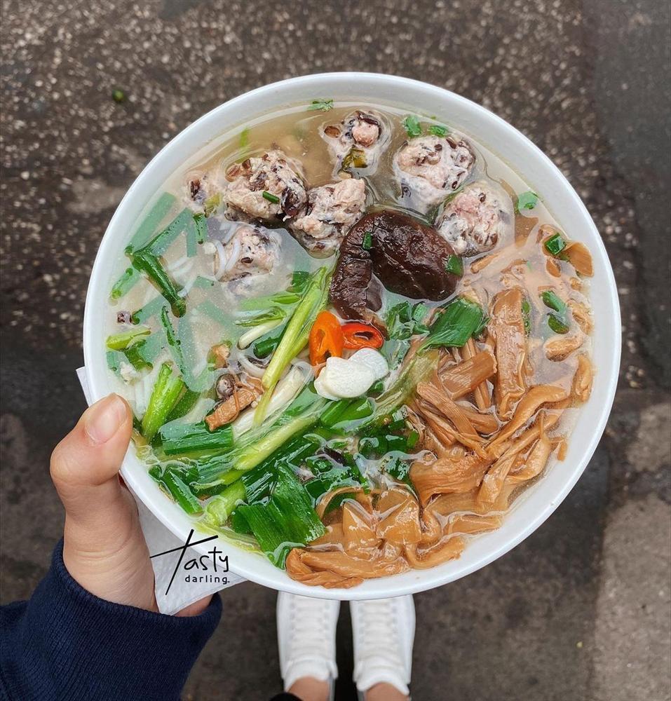 Vân Hugo nấu bún gà măng mọc ngon như ngoài hàng, nhìn chảy nước miếng-4