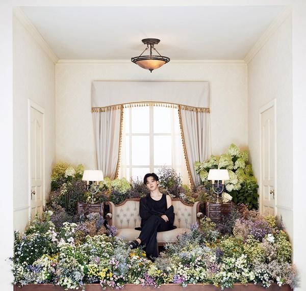 RM giản dị trong concept photo nhưng chỉ liếc qua cũng biết ai là chủ nhân-4