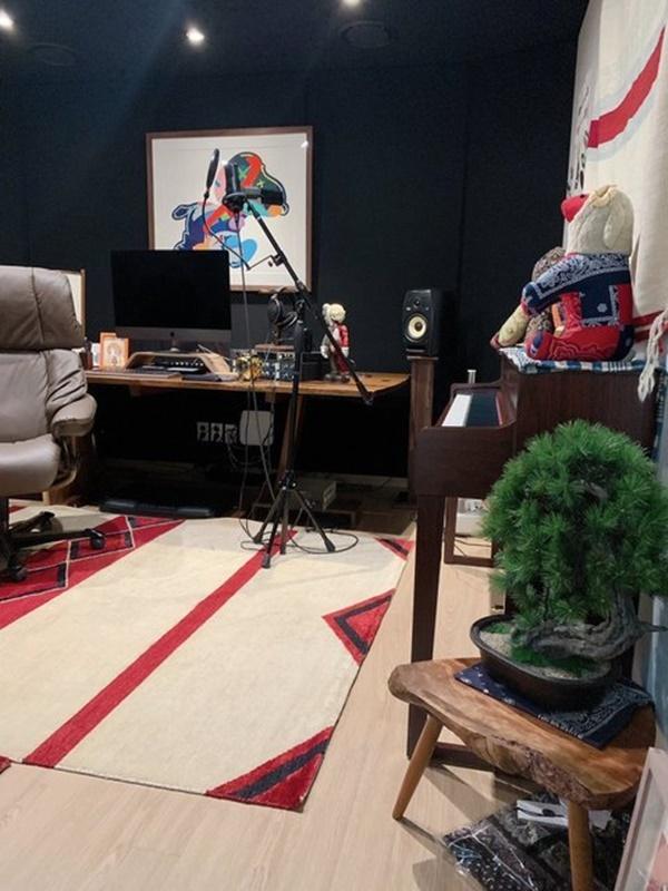 RM giản dị trong concept photo nhưng chỉ liếc qua cũng biết ai là chủ nhân-7