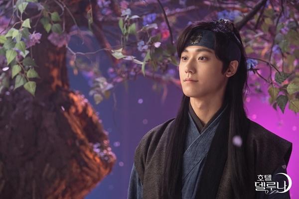 Nam chính Trở lại tuổi 18 dính nghi án tình ái giữa lúc đang phất như diều gặp gió-1