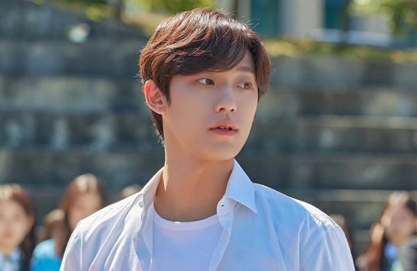 Nam chính Trở lại tuổi 18 dính nghi án tình ái giữa lúc đang phất như diều gặp gió-5