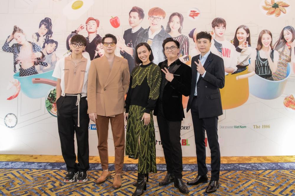 Trịnh Thăng Bình hết sợ vào bếp - ST Sơn Thạch khao khát múa đũa cùng Nancy MOMOLAND-1