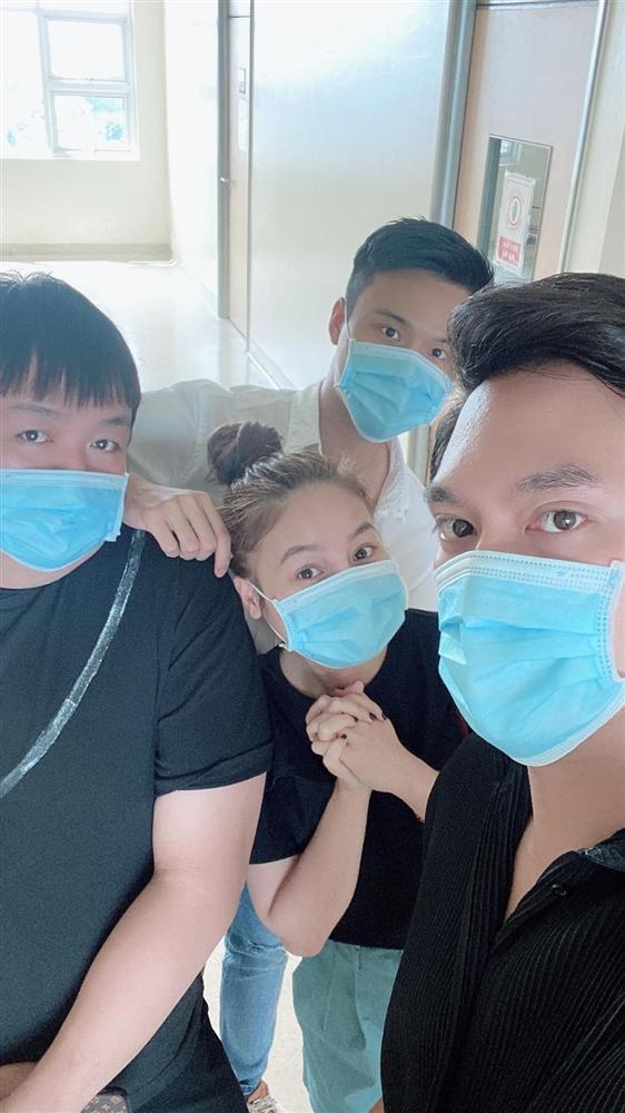 Hồ Ngọc Hà nhập viện sinh nở, Kim Lý vẫn tranh thủ bán hàng online-2