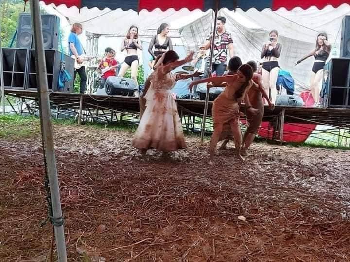 Ảnh cưới lầy lội bùn đất của hội bạn thân khiến studio cho thuê váy khóc tiếng mán-3