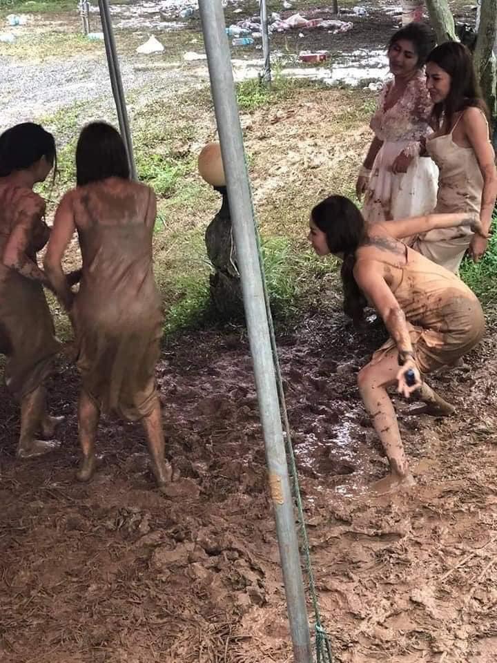 Ảnh cưới lầy lội bùn đất của hội bạn thân khiến studio cho thuê váy khóc tiếng mán-4