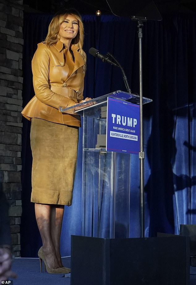 Bà Melania Trump mặc váy Gucci 4.500 USD đi bỏ phiếu-2