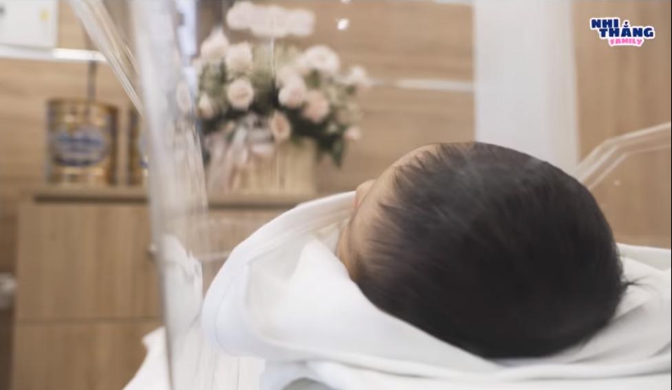 Đông Nhi khoe clip đi đẻ: Ông Cao Thắng bật khóc ký cam kết mổ bắt con-8