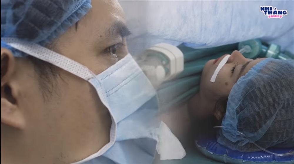 Đông Nhi khoe clip đi đẻ: Ông Cao Thắng bật khóc ký cam kết mổ bắt con-5