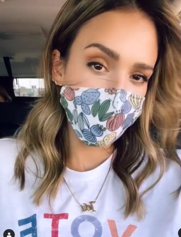 Sao Hollywood mặc gì trong ngày bầu cử tổng thống Mỹ?-10