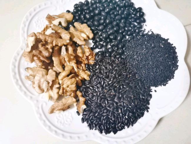 Chị em bị rụng tóc tham khảo ngay công thức làm món đồ uống giúp tóc chắc khỏe, bóng mượt-1