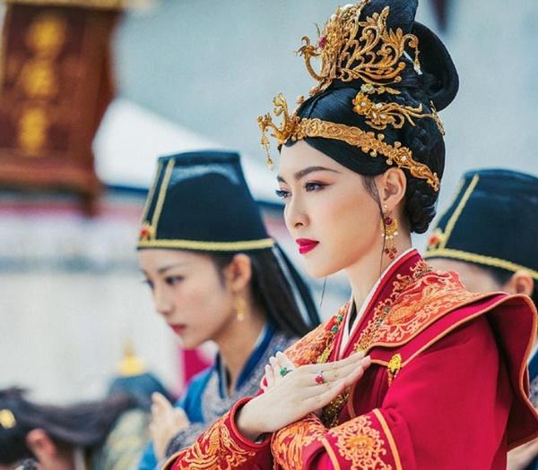 Có bầu vẫn cố chấp đóng phim, Đường Yên bị soi bụng to vượt mặt-1