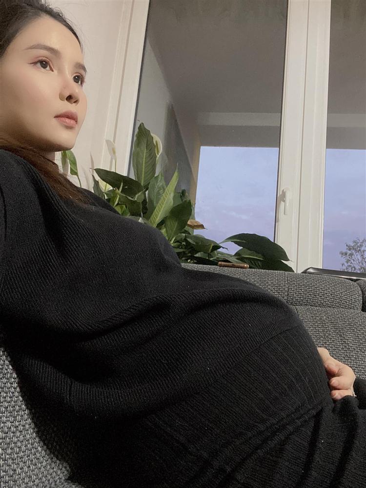 Kỳ Hân khoe bầu vượt mặt những ngày cuối, lo lúc sinh không thể bên chồng-1