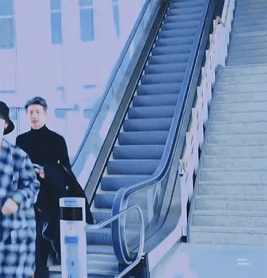 Lật lại khoảnh khắc backstage, netizens Hàn sững sờ RM cuốn phết, đừng đùa-3