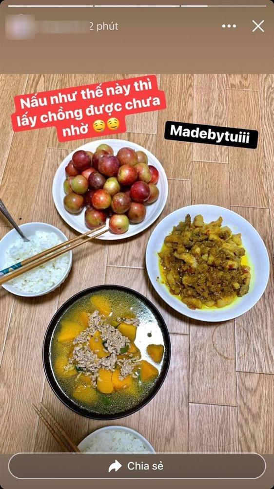 Người yêu khẳng định không đi đâu, ở nhà nấu cơm nhưng cô gái phát hiện ra điều sai sai dưới sàn-4