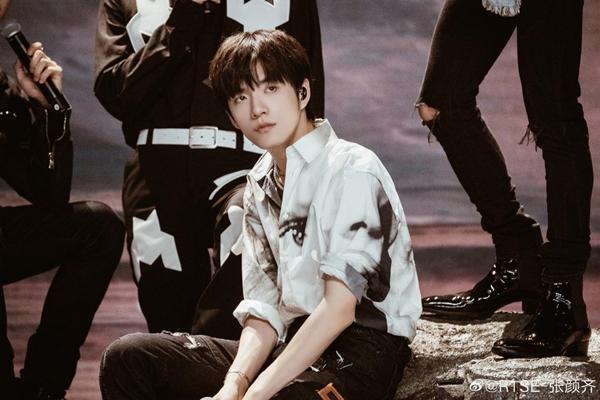 Thêm thành viên R1SE dính tin yêu đương, netizens ngán ngẩm đang quay show à?-1