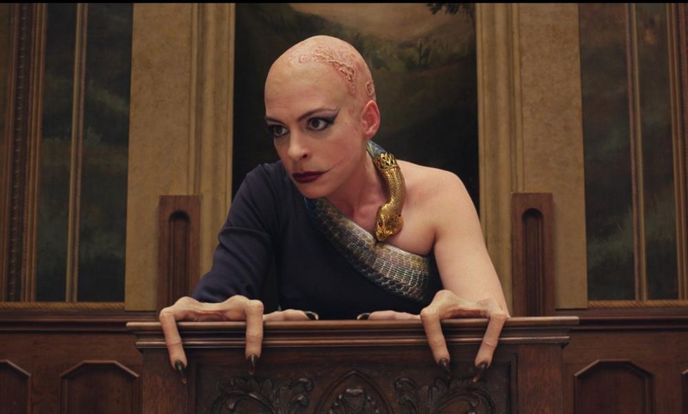 Tạo hình phù thủy của Anne Hathaway bị tố xúc phạm người khuyết tật-1