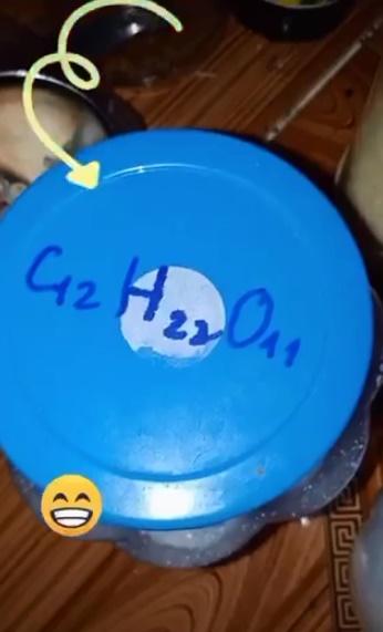 Sang nhà người yêu nấu cơm, cô gái cười té ghế khi thấy những kí hiệu ghi trên các lọ gia vị-4