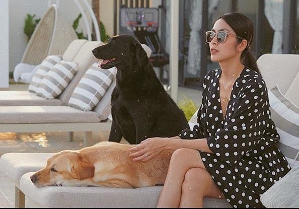 Chăm diện váy suông, Hà Tăng khiến fans nghi ngờ bầu lần 3-9