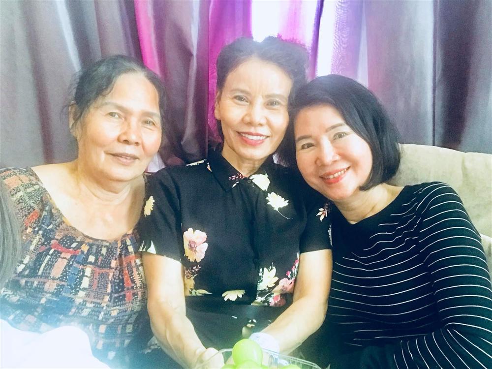 Bạn bè, họ hàng tấp nập tới phòng sinh thăm Hồ Ngọc Hà-5