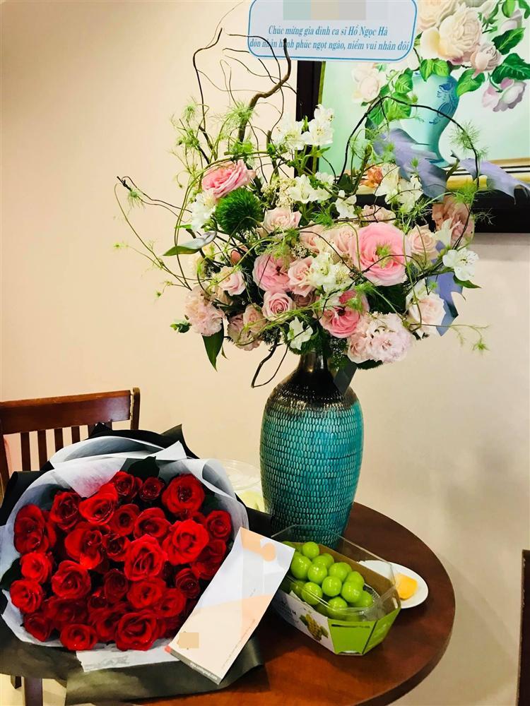 Bạn bè, họ hàng tấp nập tới phòng sinh thăm Hồ Ngọc Hà-7