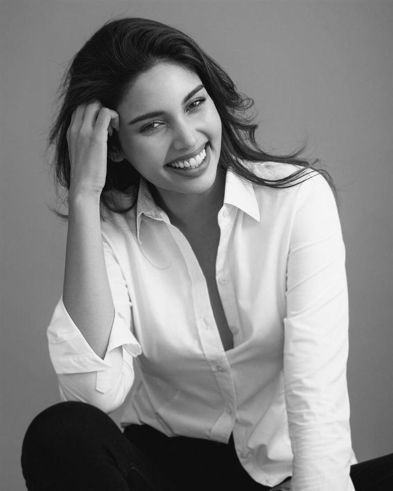 Bản sao nét căng của Phạm Hương từ xứ sở Chùa Vàng-11