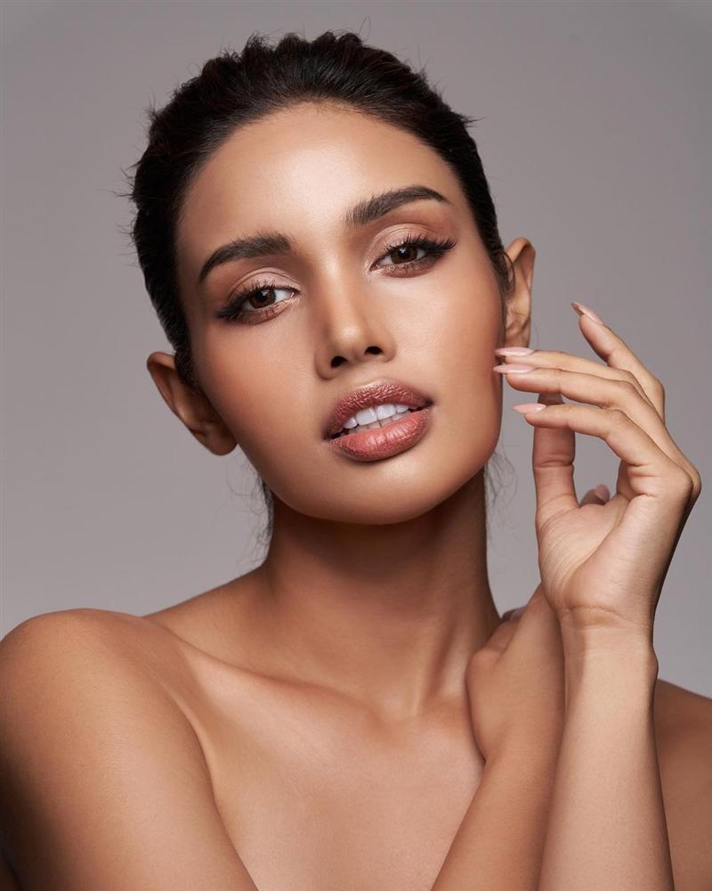 Bản sao nét căng của Phạm Hương từ xứ sở Chùa Vàng-12