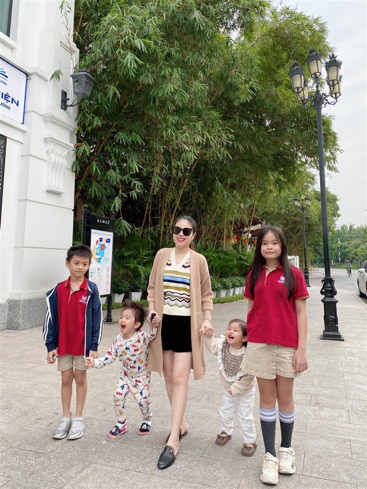 Hằng Túi khoe tiểu công chúa thứ 5, em bé 14 ngày tuổi đã đẹp nét nào ra nét ấy-2