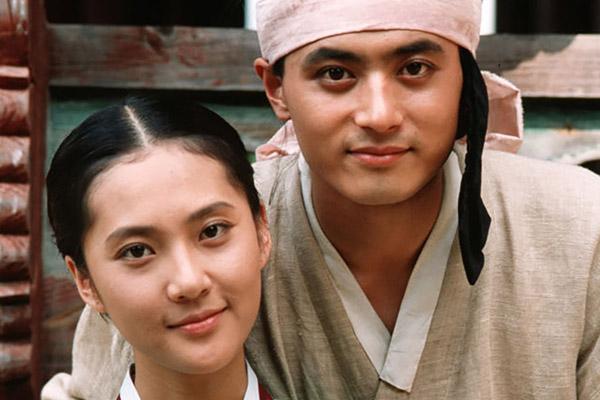 Jang Dong Gun lần đầu tiên thể hiện tình cảm với vợ sau những ồn ào từ vụ săn gái trẻ?-3