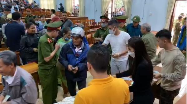 Thủy Tiên lặng lẽ xóa bài viết về nhà của trưởng xóm ở Hải Lăng giữa tâm bão dư luận-1