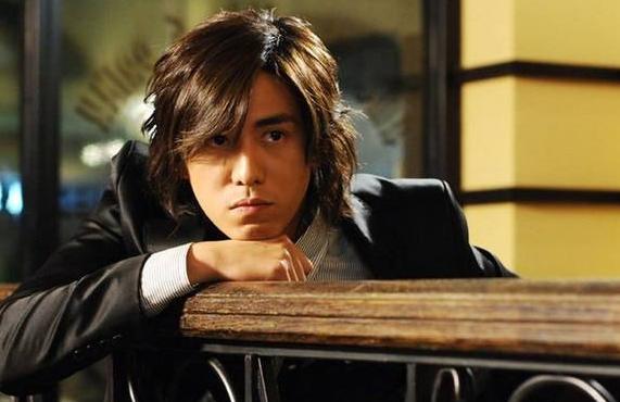 Thái tử gia xã hội đen từ bỏ quyền thừa kế đi làm diễn viên phụ, Vương Tư Thông cũng phải kính nể-1