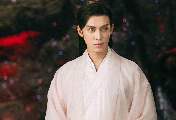 Thái tử gia xã hội đen từ bỏ quyền thừa kế đi làm diễn viên phụ, Vương Tư Thông cũng phải kính nể-7