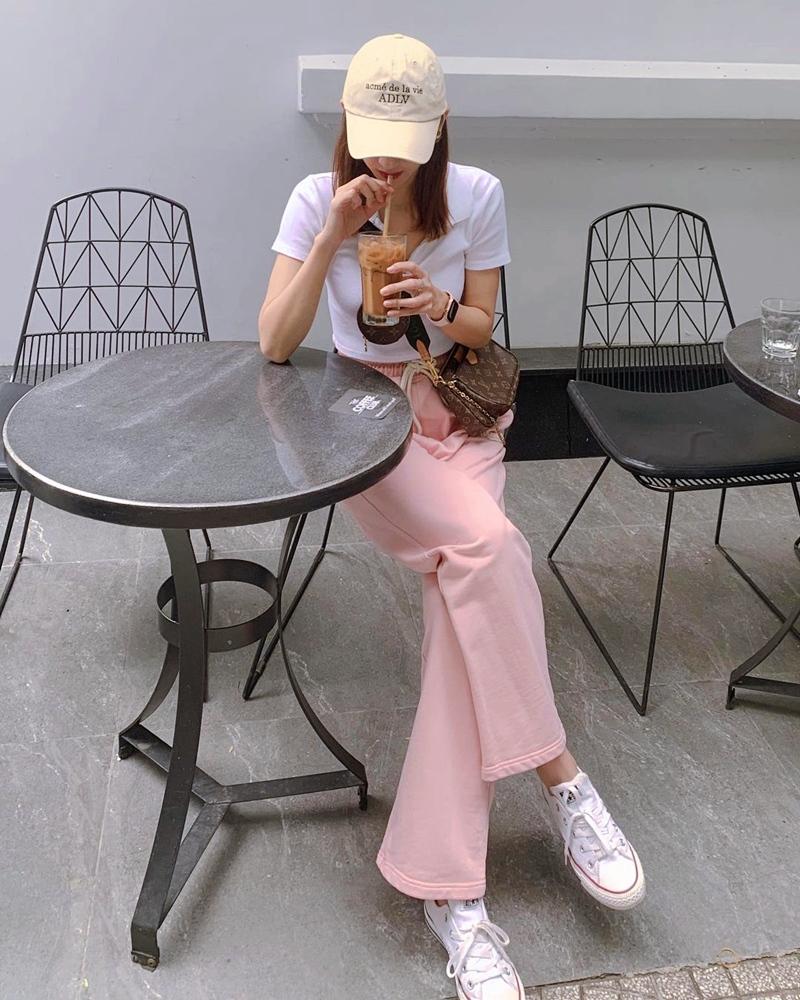 STREET STYLE: Miu Lê tự tin diện váy bó - Ngọc Trinh hack tuổi bằng băng-đô giống Jennie-10
