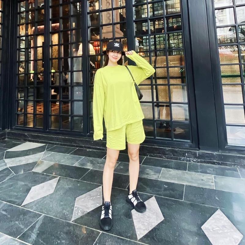STREET STYLE: Miu Lê tự tin diện váy bó - Ngọc Trinh hack tuổi bằng băng-đô giống Jennie-3