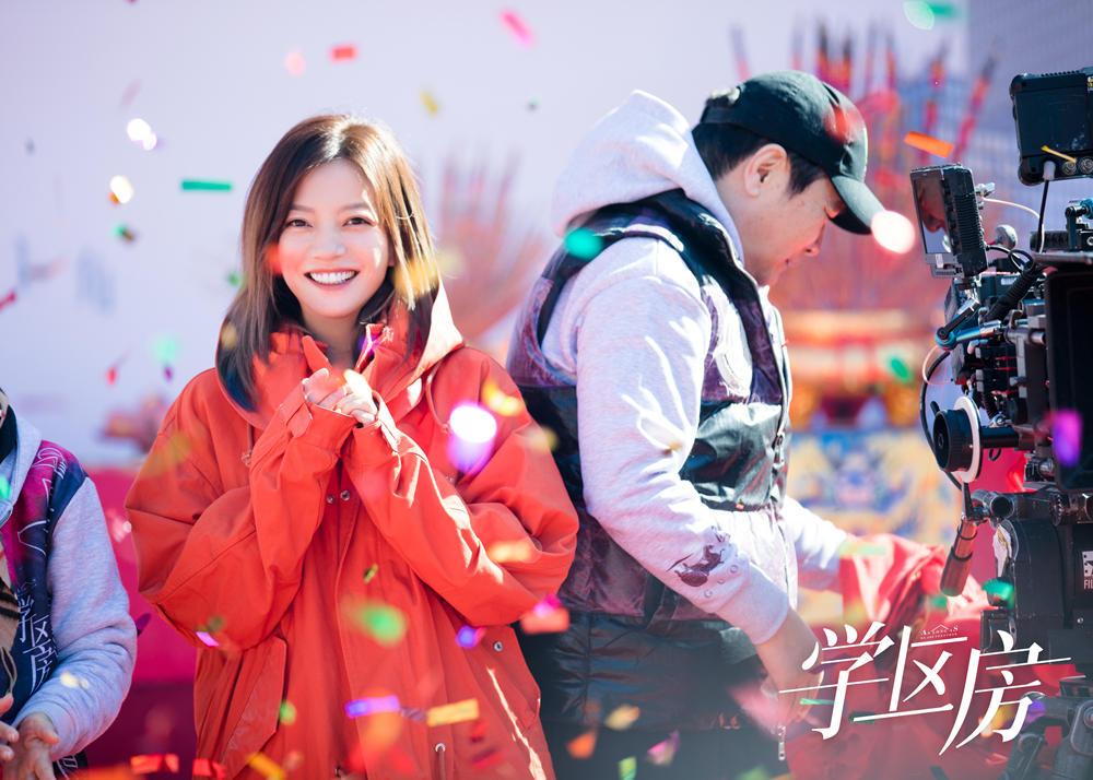 Sau bê bối sống chung với trai trẻ, Triệu Vy rạng rỡ tại lễ khai máy phim mới-2