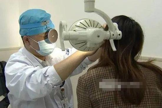 Tham quá hóa thâm: Cô gái bị điếc sau 3 ngày thức trắng đêm săn sale