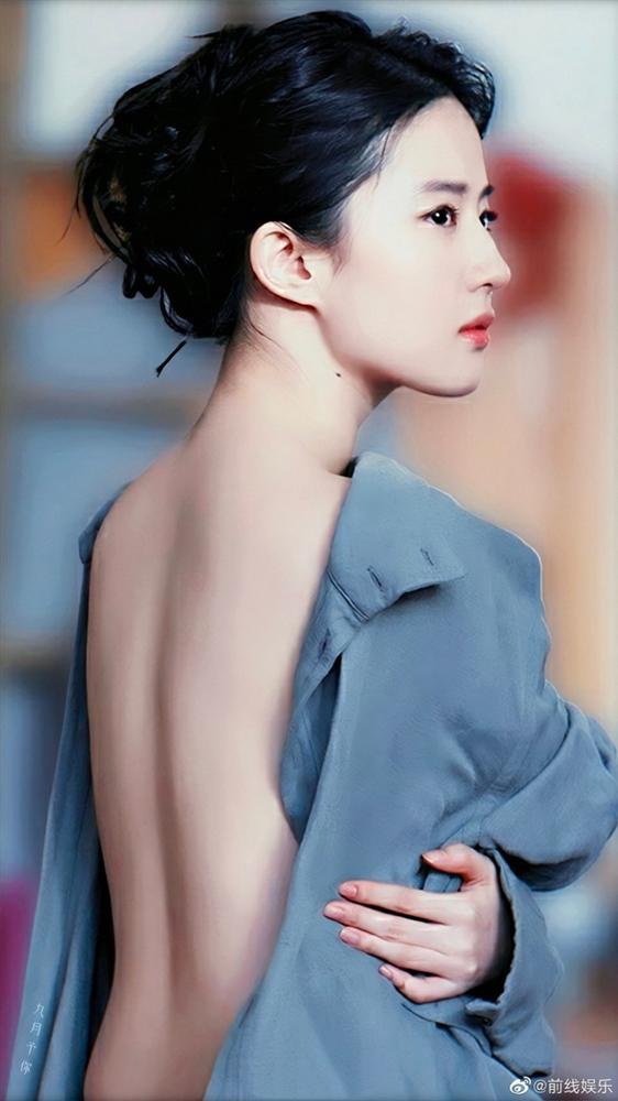 Trước khi lộ lưng ngấn mỡ, Lưu Diệc Phi từng khiến dân tình xuýt xoa với lưng trần quyến rũ thế này-4