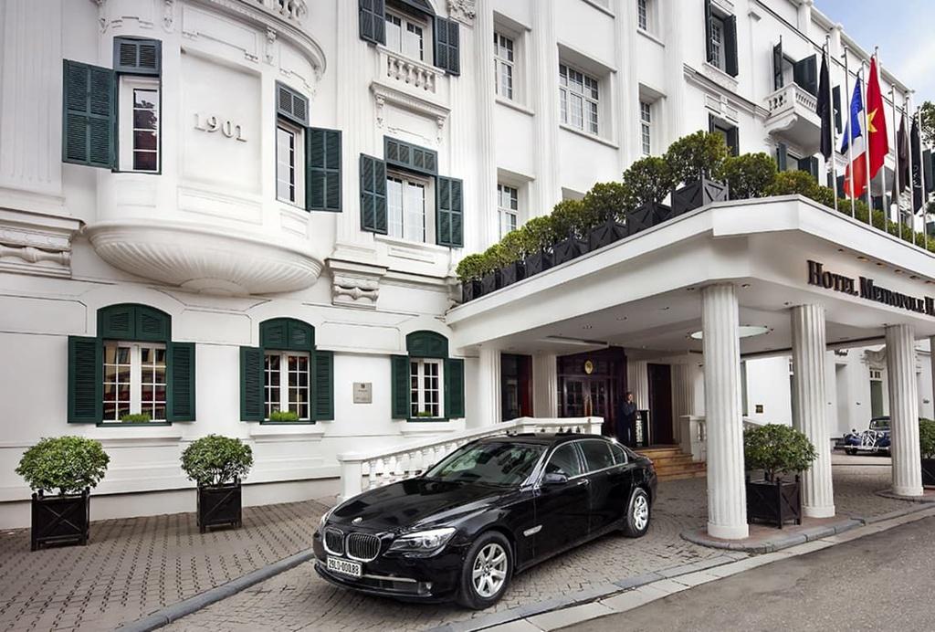 Khách sạn Sofitel Legend Metropole, Hà Nội, Việt Nam: Cựu Tổng thống Bill Clinton và Tổng thống Donald Trump đã ở tại Metropole khi có chuyến công tác tại Việt Nam. Tọa lạc tại trung tâm Hà Nội, khách sạn 5 sao nổi tiếng với thiết kế phong cách Pháp, cung cấp 364 phòng và suite, 6 nhà hàng và quán bar, 7 phòng chức năng, spa và bể bơi. Các nhà lãnh đạo nổi tiếng thế giới khác cũng từng ở tại khách sạn này như Vladimir Putin, Fidel Castro.