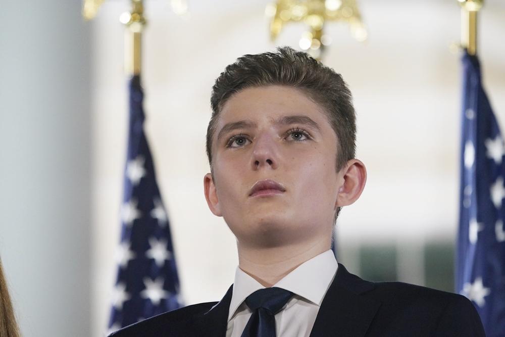 Con trai út ông Trump ở tuổi 14: Cao 2m, ngoại hình điển trai như hoàng tử truyện cổ tích-1