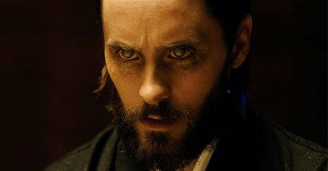 Jared Leto luôn cố gắng nhập vai nhiều nhất có thể. Khi đóng vai người mù trong Blade Runner 2049, anh đã làm cho mình... mù thật bằng cách đeo kính áp tròng trong suốt để không nhìn thấy gì.