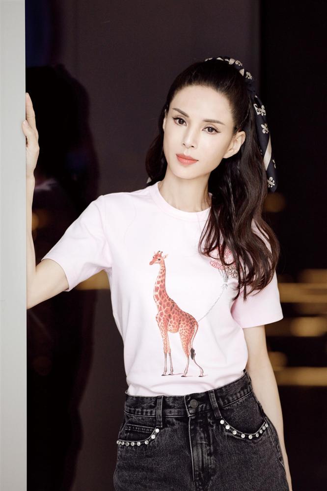 Tiểu Long Nữ Lý Nhược Đồng khoe vòng eo nhỏ hơn cả Ngọc Trinh-2