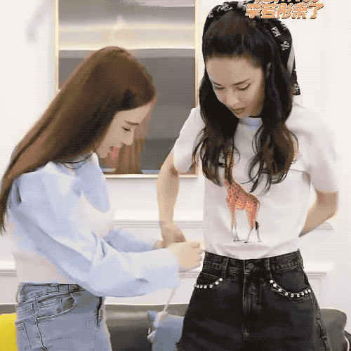 Tiểu Long Nữ Lý Nhược Đồng khoe vòng eo nhỏ hơn cả Ngọc Trinh-6