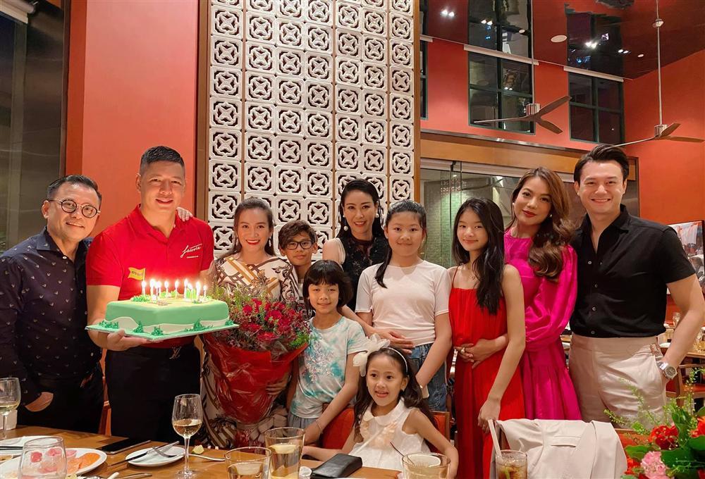 Đại gia Huỳnh Trung Nam xuất hiện hiếm hoi bên hoa hậu Hà Kiều Anh-2