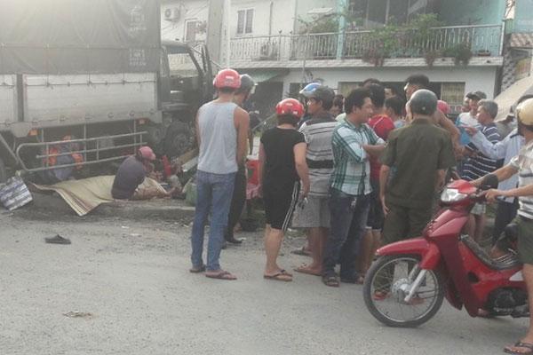 Xe tải tông chết người bán đồ nướng ven quốc lộ-1